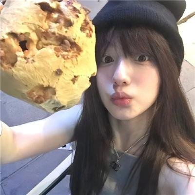 穿盔甲的少女
